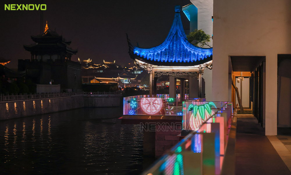 晶泓LED光電玻璃護(hù)欄屏NB系列-無錫淘沙巷.jpg 晶泓LED光電玻璃護(hù)欄屏NB系列-無錫淘沙巷.jpg